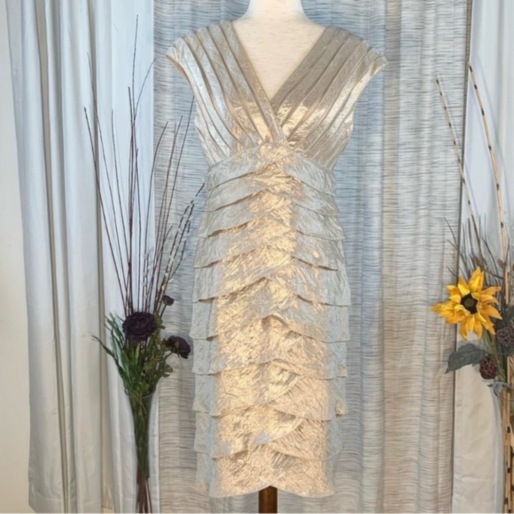 Cache shimmering champagne sleeveless shuttered party dress. - Picture 2 of 15